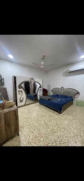 السلام عليكم بيت لبيع طابو ملك مساحه 150 استقبال جبير 7/4 وصاله جبيره وغرفه نوم جبيره 5/4 ومطبخ جبير وصحيات ثنين خارجيه ودخليه وحمام 2  عنوان بيت الحصوه حي الشهداء خلف مدرسه كواكب السعر 75 وبي مجال  الاستفسار اتصال على رقم ***********
