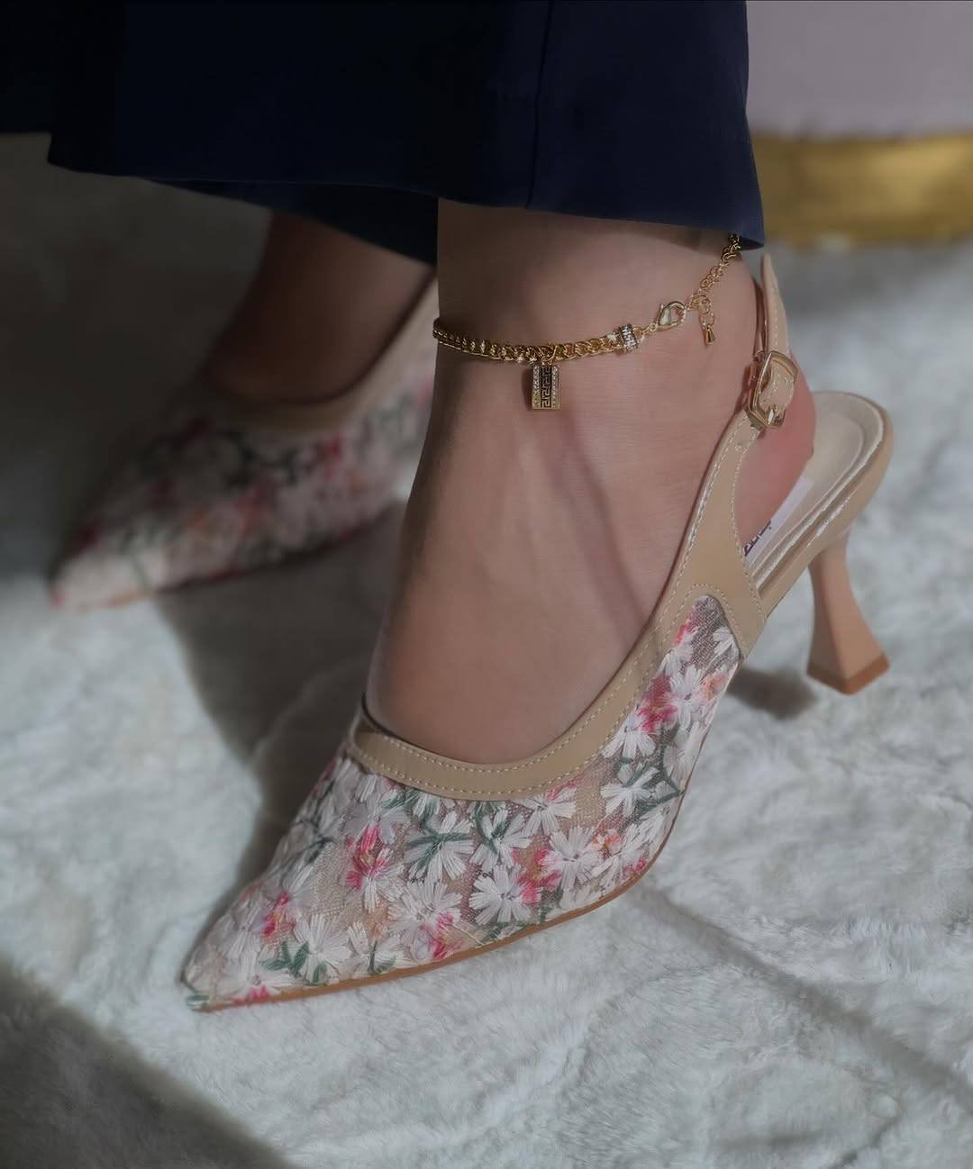 مع #شيك خلي خطواتج رقيقة وية هذا الكعب 🌸✨
خامة توول تطريز لطيف 🤏🏻
إرتفاع 5 سنتم بقاعدة مريحة 
قياس 37 - 41 

📍العنوان : المسيب -شارع البلدية -فرع جمانه 2 - مقابل شيخ العود 
يتوفر لدينا توصيل لجميع المحافظات 🚗 
#احذية_نسائية #حقائب_نسائية #فولو🙏🏻لايك❤️اكسبلور🙏🏻🌹💫 #مسيب_حصوة_الاسكندرية_المشروع_محاويل_النيل_جبلة_أبي_غرق


**إذا كنت صاحب هذا الإعلان وتريد حذفه لأي سبب، رجاءا أرسل رسالة إلى الدعم الفني**