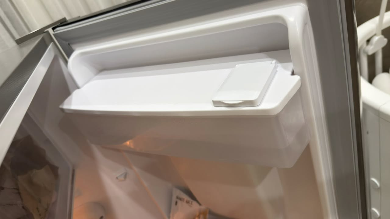 ثلاجة الحافظ استخدام شهر ونظيفه وجديده وبيها مكان تخزين الماي وواسعه من الداخل
حجمها وسط تفيد الي حيزوجون جديد او عائله صغيره 
اخذتها ب250 اريدها ب195


**إذا كنت صاحب هذا الإعلان وتريد حذفه لأي سبب، رجاءا أرسل رسالة إلى الدعم الفني**