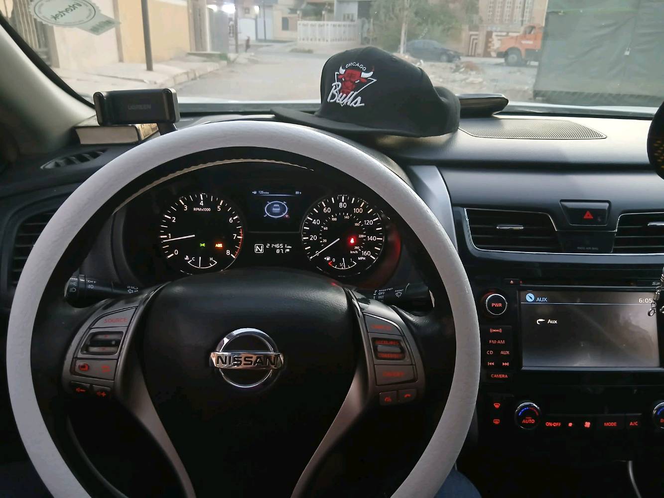 نيسان التيما 2013 وراد امريكي  بيها ٤ قطع ونص  . بصمه سلايت تحكمات ستيرن abs كروز سرعه كامره كشن كهربائي تبريد تدفئه  فول مواصفات كير محرك شرط عليها غرامه ١٣ ورقه شرط التحويل 