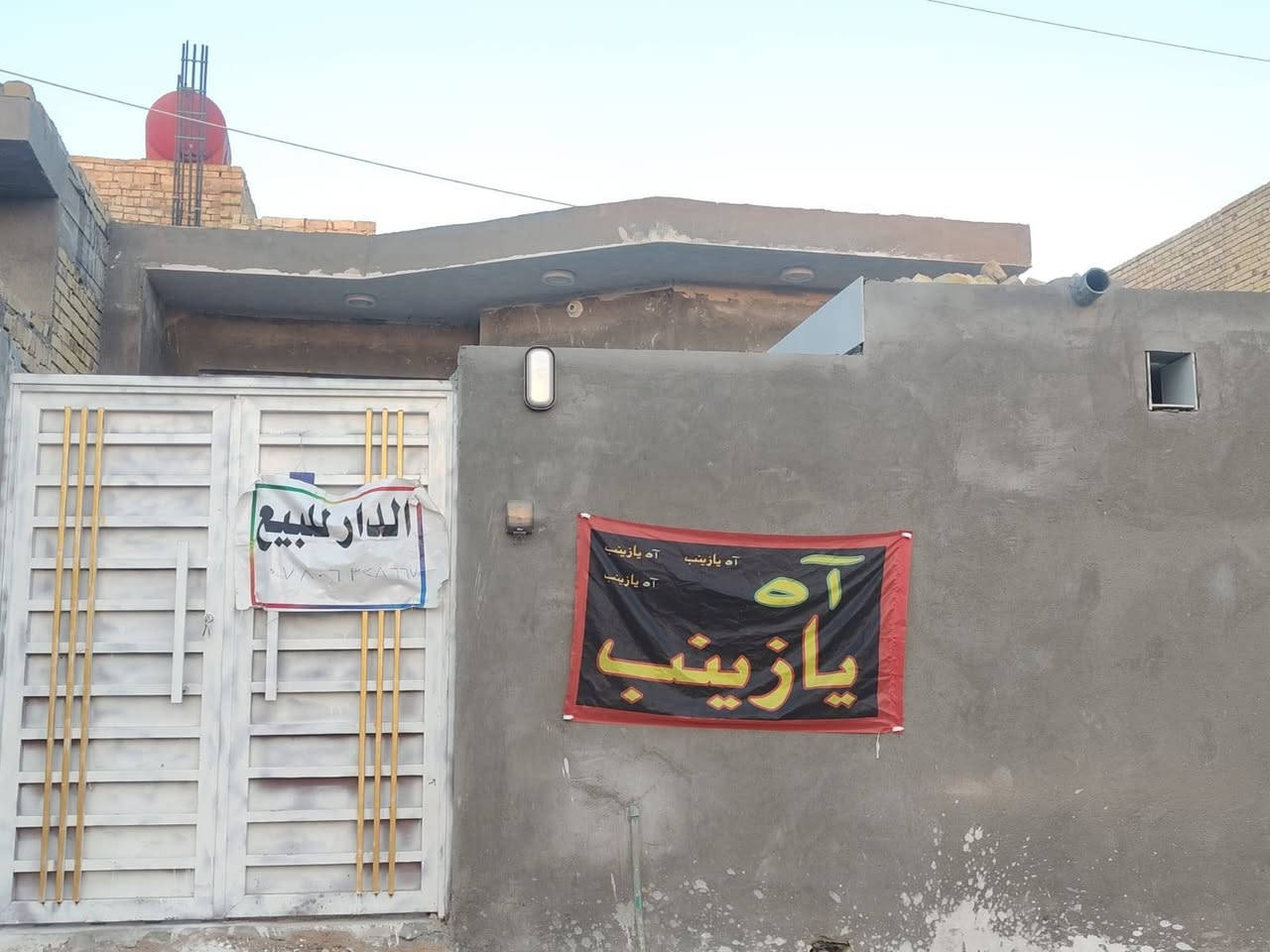 سلام عليكم بيت بكاع علي حامي 120متر بيت نضيف وجديد توه كمل ما مسكون كامل ماي كهربا جيب غراضك وكعد وسعره مناسب ***********

