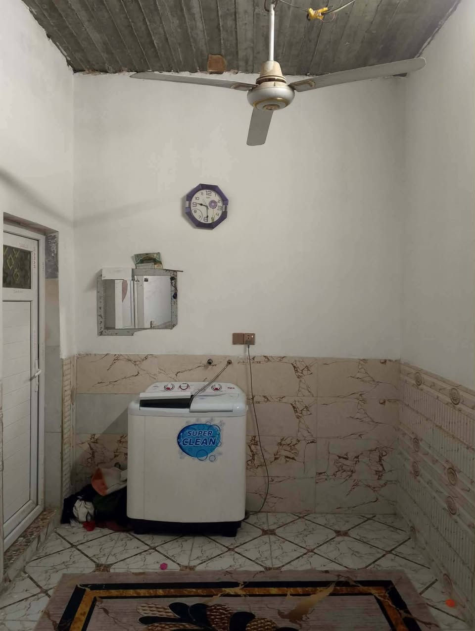 مشتمل للبيع للبيع سامراء حي المثنى خلف الخضراء قرب مولدات حسام شارع 6متر مساحه 93متر المشتمل بصف الركن نزال 12.5واجهه 7.5  المشتمل قرب الصبات محتويات غرفة نوم واحده صاله حمام مطبخ استقبال السعر 40 وبي مجال للتواصل ***********
