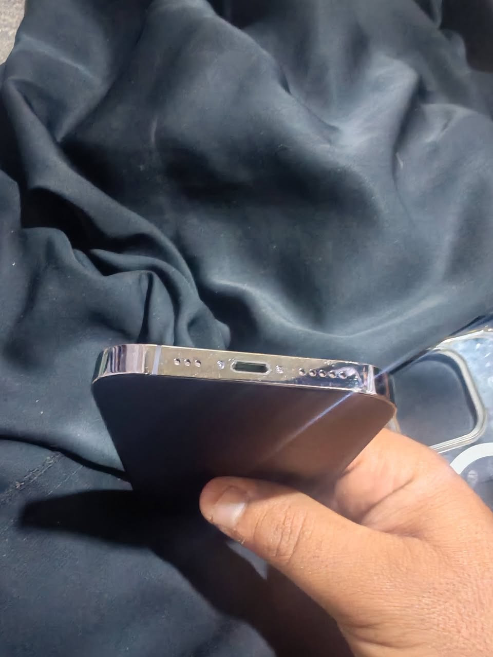 سلام عليكم 
فقط كارتونة الملحقات 
ايفون 14 برو فقط
الذاكرة 256
البطارية 92
محدث اخر تحديث 26
شريحة الكترونية esim
السعر خاص
الرقم ***********
مكاني بغداد
