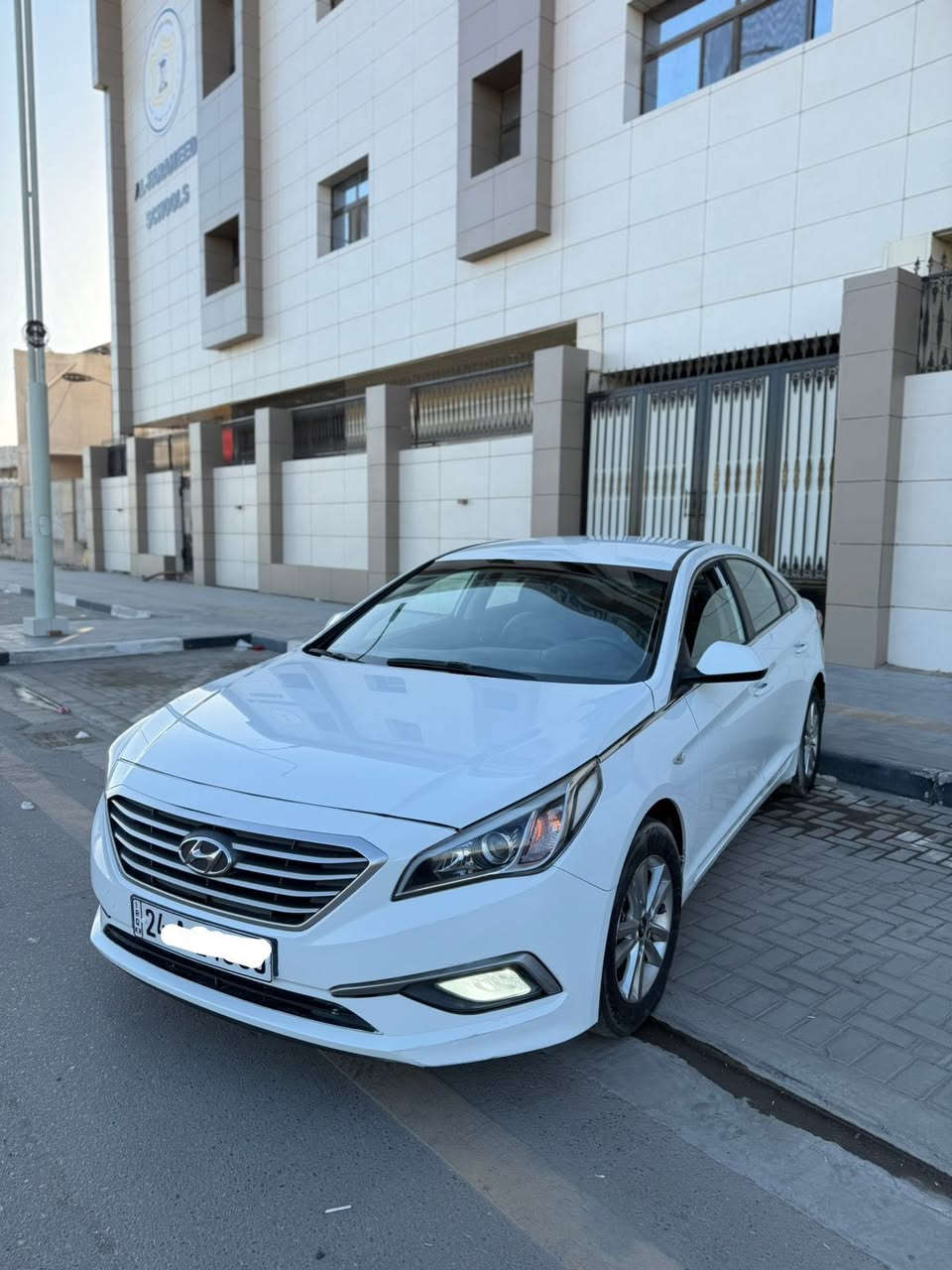 سلام عليكم
سوناته 2017 ادوات ادوات كصه جنطه دخول جديد جاهزه تخم تاير حداده جداد 
سياره 2400 دوش غاز متوئم شمالي نكليزي 
طبق اصل السياره احله من الصور السعر 60$العنوان البصره. الهاتف ***********
