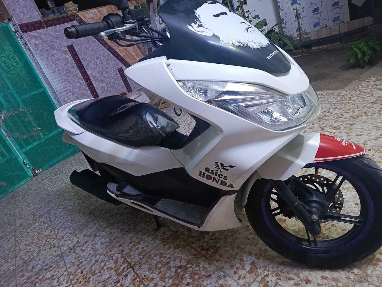 السلام عليكم للبيع دراجة pcx الجيل الثاني مكفولة ونظيفة وما مفتوحة دراجة حلوة ومال جناي السعر مليون و600وبيها مجال الرقم ***********
