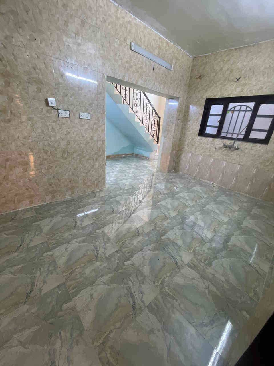 🏠 للإيجار في السيدية
📐 بيت مساحة 130 متر

✨ يحتوي البيت على:

🛏️ غرفتين 2 نوم

🍳 مطبخ

🛋️ صالة

🚿 خدمات عدد 2 طابق الاول وطابق الثاني

🚗 كراج

🌿 حديقة صغيرة

🔑 البيت مدخلين

ايجار 800

📞 للاستفسار أكثر الاتصال عبر الرقم التالي

📱 أو التواصل عبر الواتساب 

***********
***********
