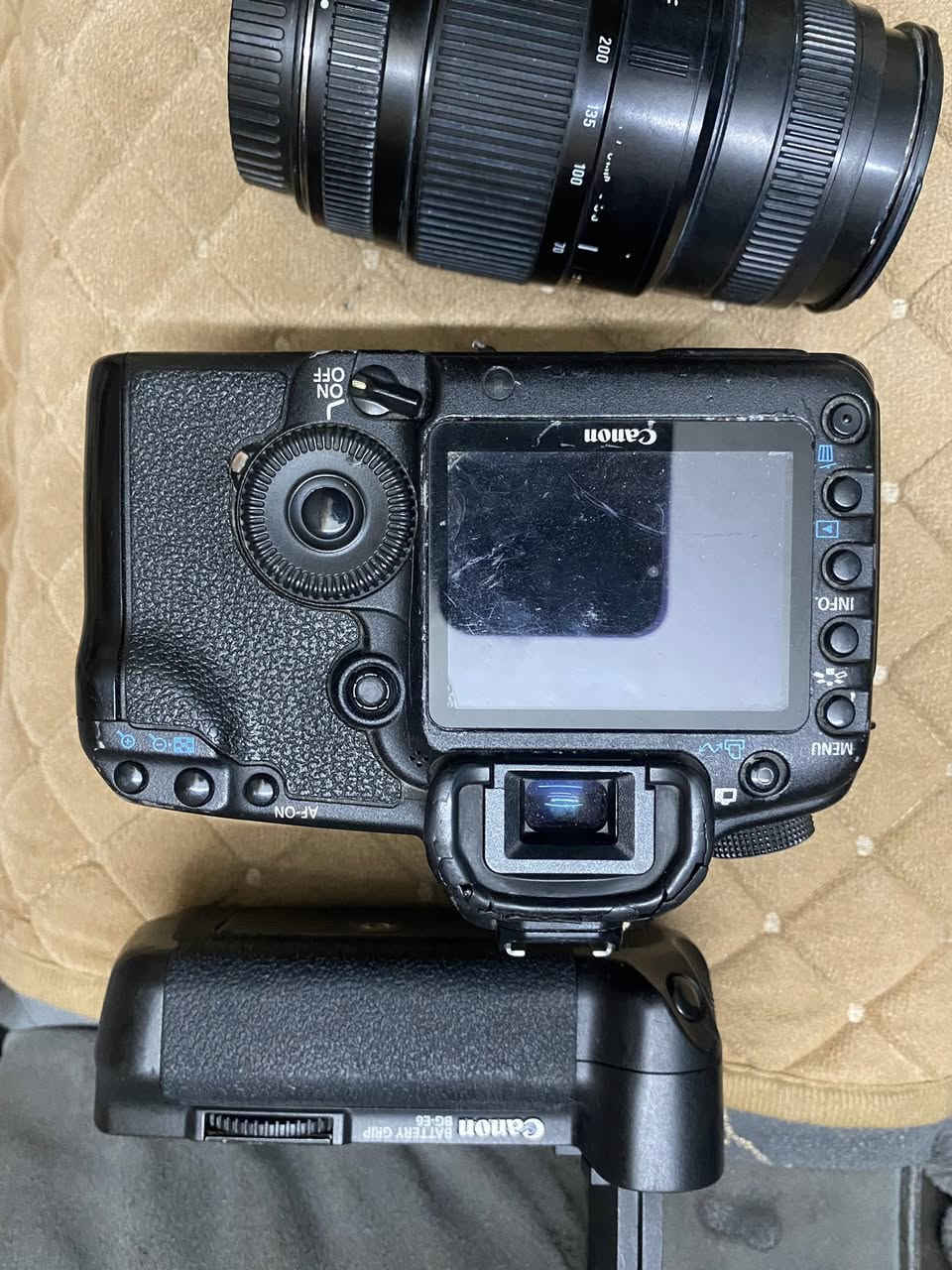 السلام عليكم كامرة كانون مارك تو
مع عدسة 50 مع عدسة 70.   300 سكما 

سعر 350 الف


**إذا كنت صاحب هذا الإعلان وتريد حذفه لأي سبب، رجاءا أرسل رسالة إلى الدعم الفني**