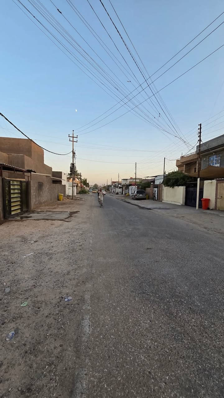 #للبيع  دار طابقين ركن موقع تجاري مميز طابو  ملك صرف 🏛
 مساحه ٢٢٠  متر 🏡
واجه ١١ متر 🏡
نزال ٢٠ متر 🏡

يقع على شارعين شارعين ٢٠ متر شارع ١٠ متر 🏡

يتكون الدار من طابقين الطابق الأول 🏡  
استقبال ٥ × ٦ 🏡
صاله ٥ × ٥ 🏡
غرفتين نوم ٥ × ٥ 🏡
مطبخ ٦ × ٤ 🏡
صحيات داخليه وصحيات خارجيه مع ترك على داير البيت بعرض متر واحد🏡
الارضيه سيراميك والبناء طابوك والسقف صب مسلح 🏡
 الطابق الثاني 🏡
غرف نوم ٥ × ٥ 🏡
غرفة نوم ٥ × ٥  🏡
صاله ٤ × ٤ 🏡
ملاحظه الدار غير مسكون يعني إلي يشتري مباشر يسكن في 🏠
تتوفر فيه جميع الخدمات السكن 🏨

باقي التفاصيل موضحه في مقطع فيديو والصور 📷 
الموقع بابل قضاء المحاويل بداية حي ابو سديرة شارع القاعه الرياضيه 🏛

🌿🌿🌿🌿🌿🌿🌿🌿🌿🌿🌿🌿🌿
#للإستفسار اكثر او معرفة السعر يرجى مراسلتنا او  الاتصال على الارقام التاليه او زياره #مكتب #عقارات #اراضي #المحاويل الكائن في قضاء المحاويل حي ١٧ قرب #مقهى الصياد القديم 
***********/ ***********/ ابواسد
