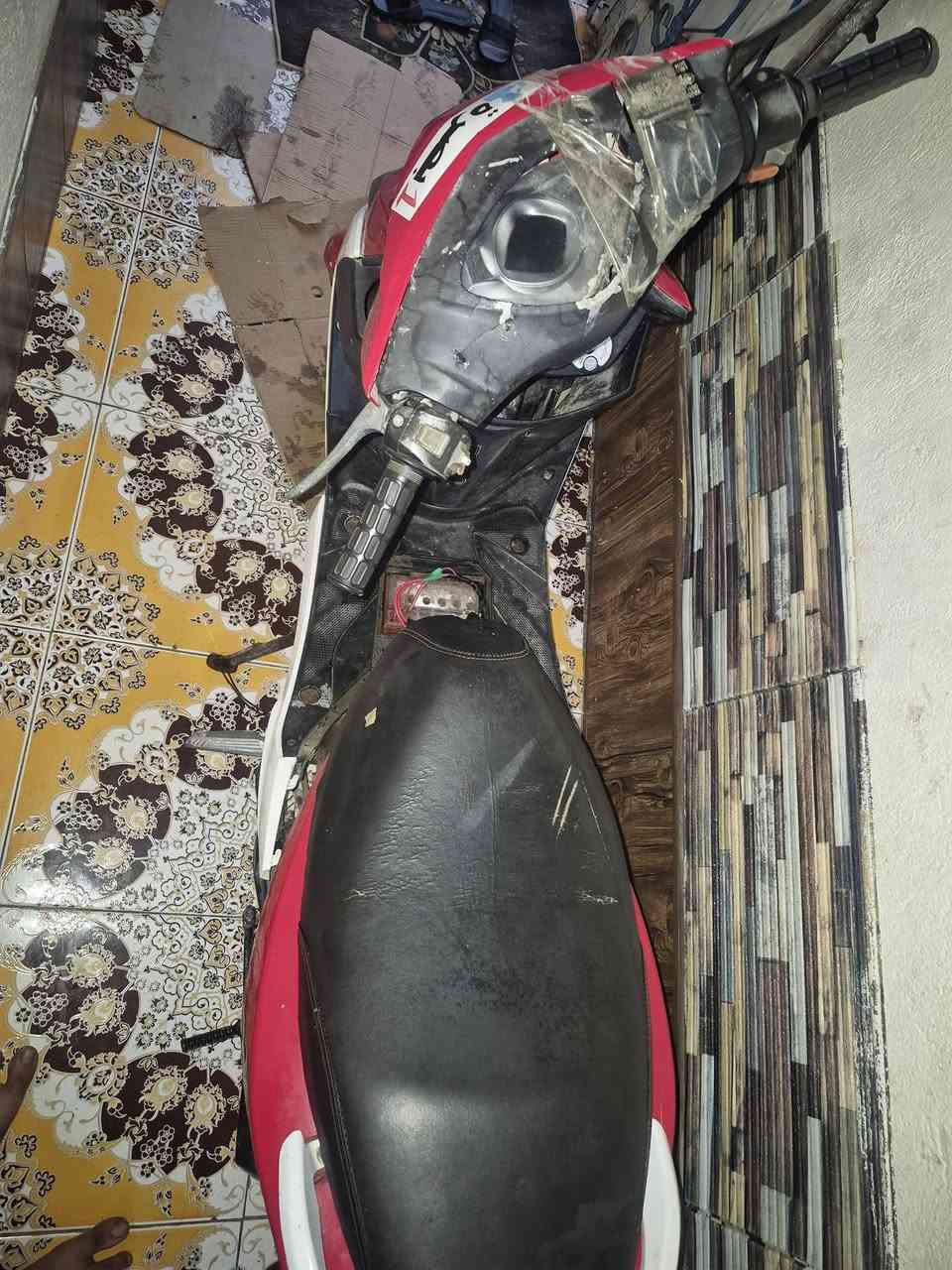 ماكس صيني نضيفه فقط بيهة نقص بل الكفرات مكينه حلوة نضيفه ما مفتوحه سلف وهندر شغالات لايت واشاير عوزهن ترتيب بس بل المشي يشتغلن
عنوان: بصرة حي الاصدقاء
رقم ***********
