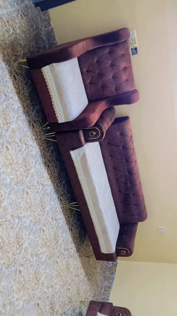 سلام عليكم طاخم قنفات للبيع اي عيب مابي سعر 600 وبي مجال بسيط ***********
