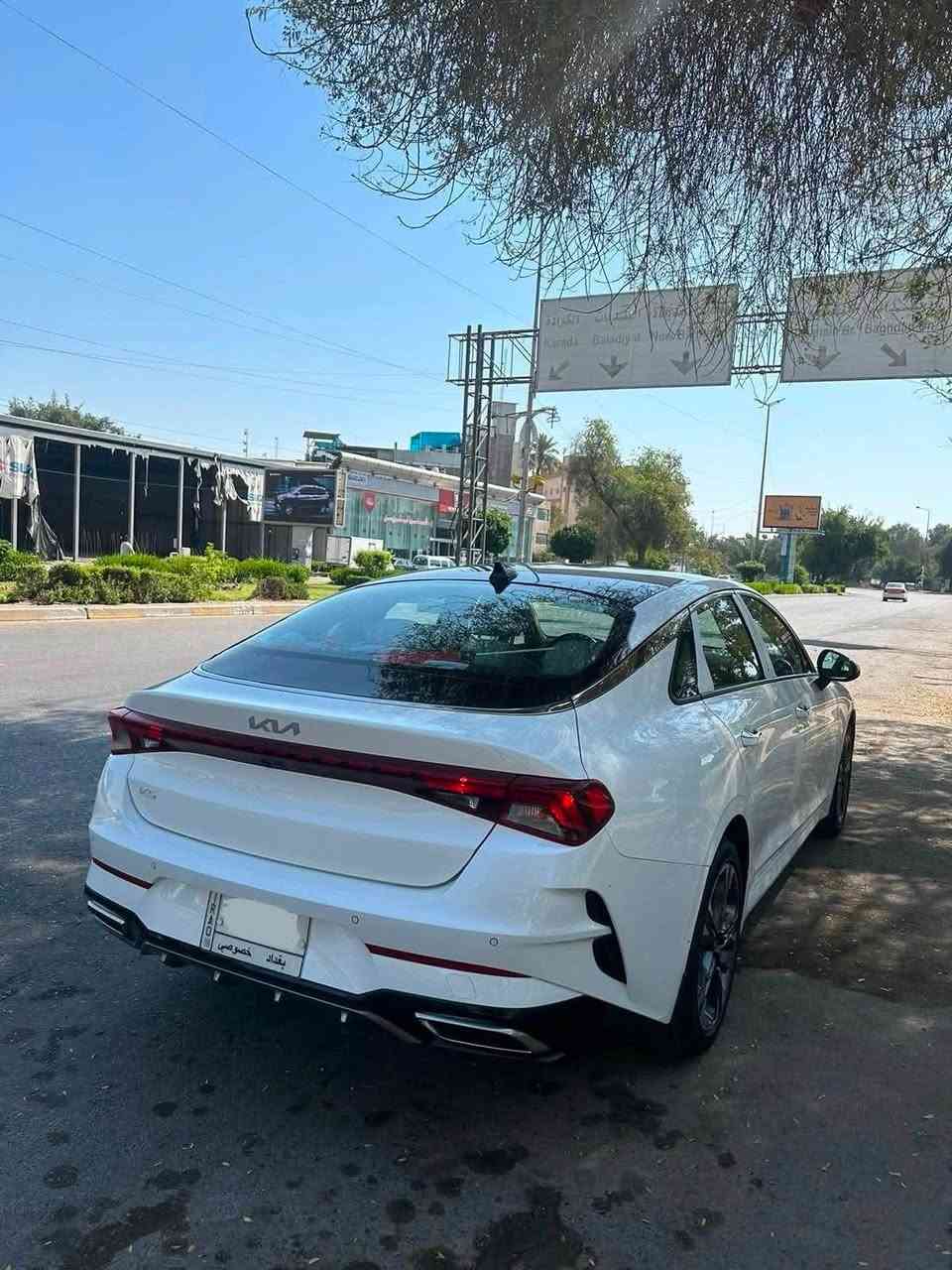 كيا K5 موديل 2023 خليجي الشركه الدولية  
ماشيه 42 الف كيلو رقم بغداد الجديد وسنويه جديده 
المحرك 2000 دوش المرغوب 
السيارة مكفولة من الصبغ بيها بارد الاباب الامامي الايمن ومقدمة البنيد 
السعر : 20700$ دفترين و 7 اوراق 
العنوان : بغداد السيدية تقاطع الدرويش 
فئة EX فول مواصفات :
1- بانوراما / بصمة / تشغيل عن بعد
2- الكراسي ثنينهم كهرباء 
3- كرسي ترحيب يرجع من تصعد ومن تنزل
5- صندوق ذكي / ايرباكات 
6- مناخ منفصل / قطعتين تبريد 
7- كرسي السائق ميموري وبيها بعد هواي تفاصيل 
السعر : 20700$ دفترين و 7 اوراق
العنوان : بغداد السيدية تقاطع الدرويش 
☎️ رقم صاحب السيارة : ***********
