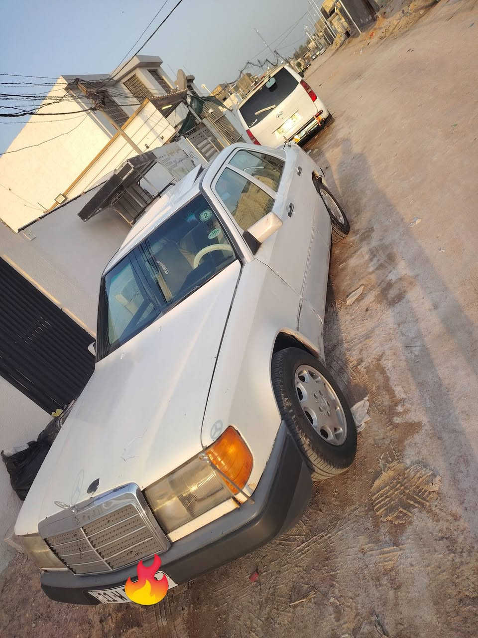 سلام عليكم سياره مارسدس دب جازه ماعازه شي كله شغال مكينه راس الثور 2500 تخم تاير جديد عنوان نجف كوفه السعر 38وبيه مجال بصيط مراوس عادي اراوس رقم ***********
