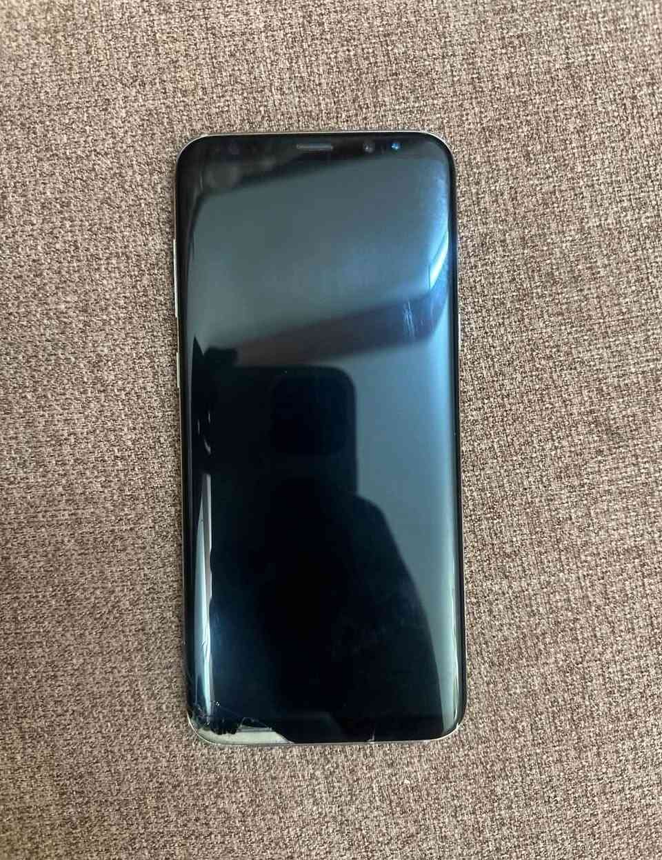 للبيع سامسونج جلاكسي 
S8+
بي كسر بأسفل الشاشة 
الكسر موضح بالصورة 
ما يأثر على اللمس او اداء الجهاز 
بي كسر بالظهر موضح بالصورة 
العنوان موصل جانب الايمن 
السعر 75 وبي مجال للطيبين


**إذا كنت صاحب هذا الإعلان وتريد حذفه لأي سبب، رجاءا أرسل رسالة إلى الدعم الفني**