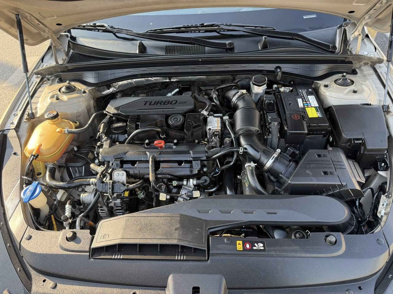 كي فايف 2021 EX فول الفول ميحتاج اذكر المواصفات حادثهة الباب مال السايق وشوية من الوراهة وباردين بيهة سيارة جديدة ماشية 47mi  سنوية بسمي هزة جدية سيارة كلش حلوة اي تفاصيل اتصال *********** السعر 165 وبيهة مجال بسيط
