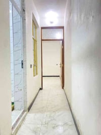 مشتمل للبيع في الشعب بشارع الصحه مقابيل مطعم حسين دبل مساحه البيت 60وا...