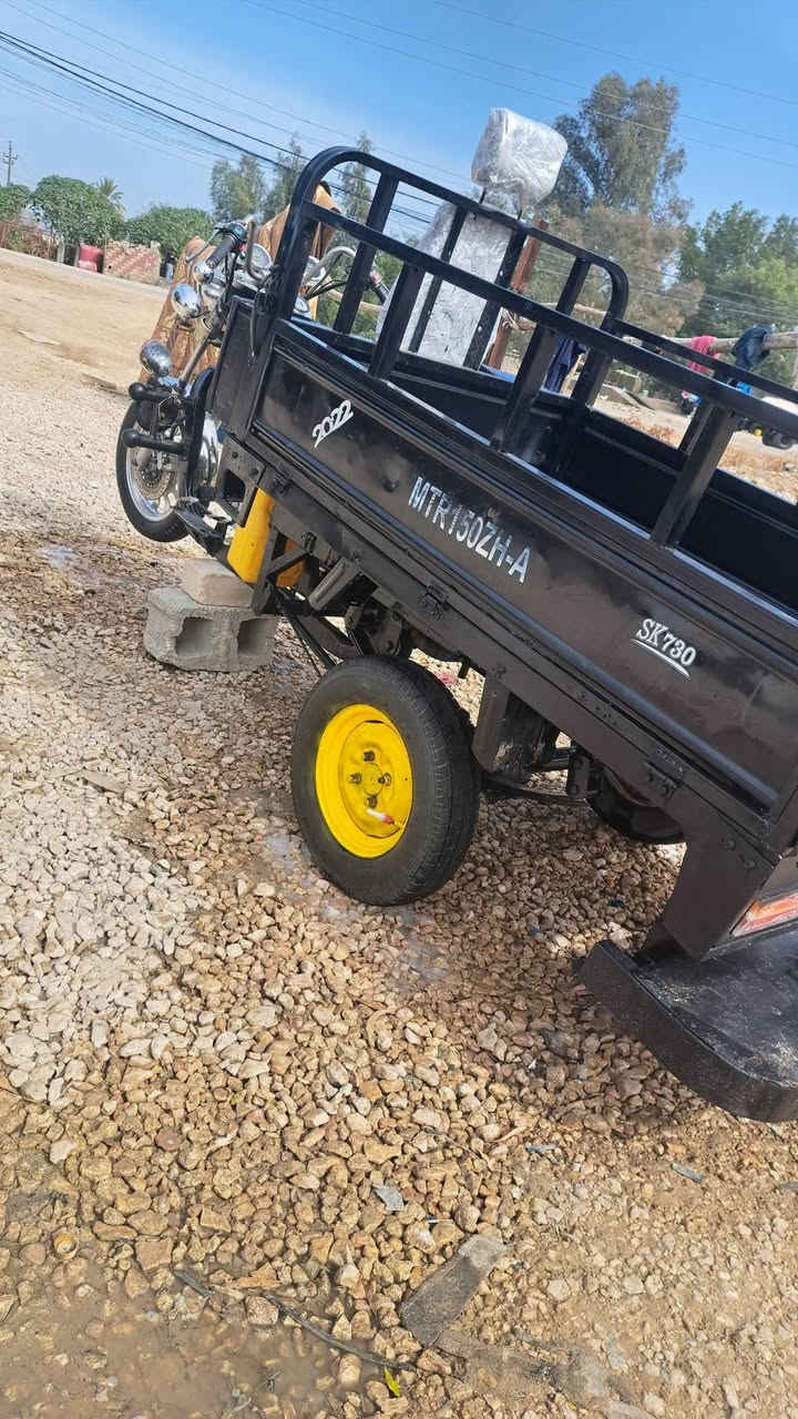 سلام عليكم ستوته للبيع اوراق بسمي للبيع او مراوس شعدك نزل موديل 2016 حلوه ونضيفه مكينه 23 ناعمه تايرات جدد وجه كهربائية كله شغال ترايك وين ماجان السعر 1200 وبيهه مجال المكان نجف مشخاب للستفسار *********** اذا مراوس بعد احسن
