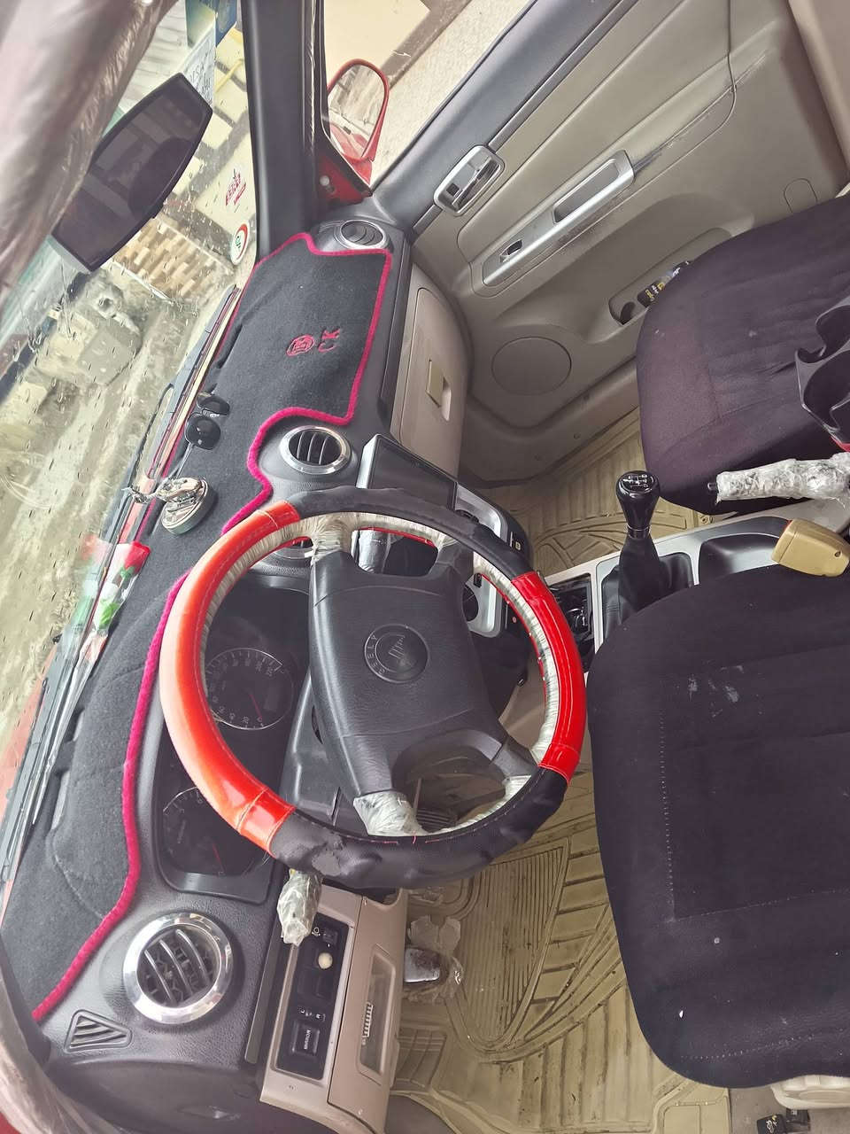 سيكي موديل 2013
مصبوغة بخ جماليه فقط مكفوله من ضربه 
كير ومحرك خير من الله 
سعر 39 وبيها مجال شي قليل 
شراي اتصل ***********
***********
