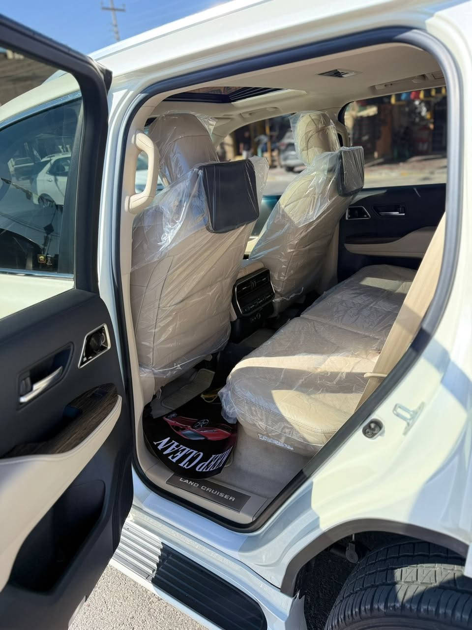 لاندكروز 2024 VX لمتد توين تيربو
السيارة ساز S اعلى مواصفات فوول 

رقم بغداد تحويل مباشر 

ماشيه 19 الف / كم 

فول مواصفات 1/1 
رادارات 
كامرات 
حساسات امامي خلفي 
5 بصمات 
دشبول ليزري 
وغيرها من المواصفات المعروفه 

مكان السيارة كربلاء 

السعر : 775 وبيها مجال بسيط للشراي 

للأستفسار : 
***********
***********
