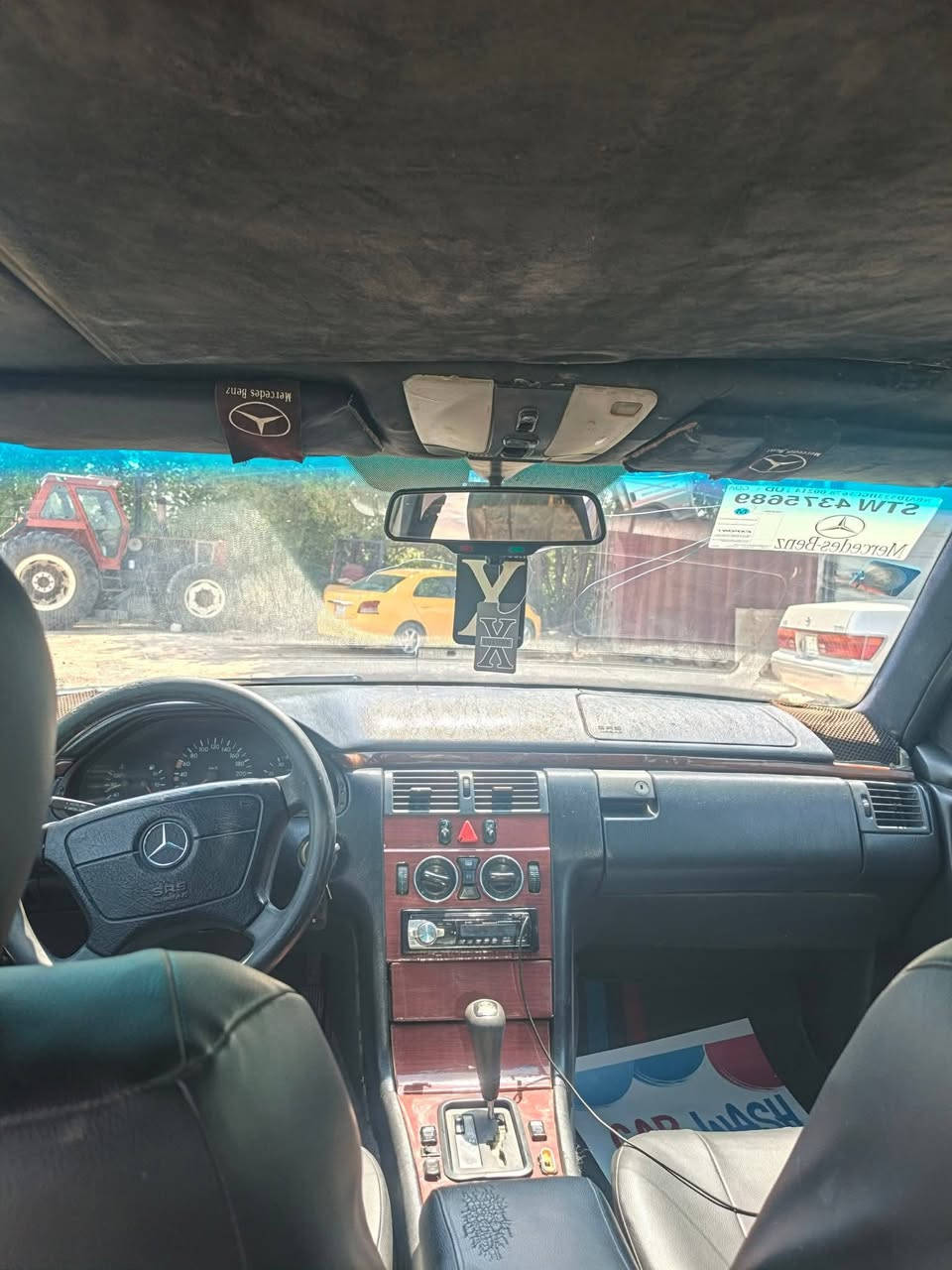 مارسدس أم عيون موديل 96 محوره ففتي بسمي حداديه  جديده غرفه جديده سياره مكفوله مصبوغه جماليه  عنواني ناصرية ***********مكينه وكير جديد  السعر 70وبيه مجال قليل رقم الجديد انكليزي رقم بصره
