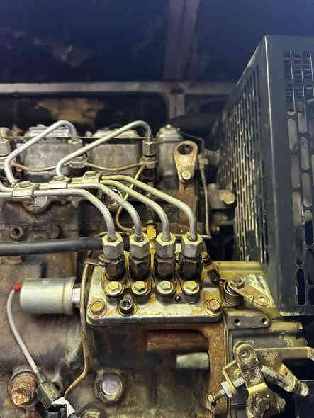 مولد بيركنز انكليزي 30 كيفي على وضع الشركه برغي ممفتوح مولد خير من الله بس خلي دهن وكاز وشغل شاشه اوتو بي مداري والله كل 10 ايام ابدل الدهن ماله 

للبيع للتواصل***********
