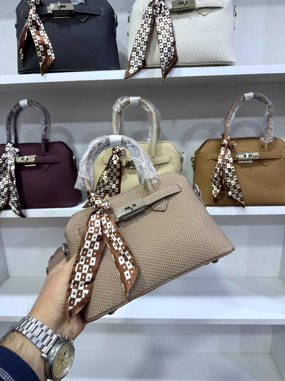 كوالتي فوووول 💯
العرض ↔️ 25 سم
الارتفاع ↕️ 17 سم
السعر 20
توجد خدمة توصيل


**إذا كنت صاحب هذا الإعلان وتريد حذفه لأي سبب، رجاءا أرسل رسالة إلى الدعم الفني**