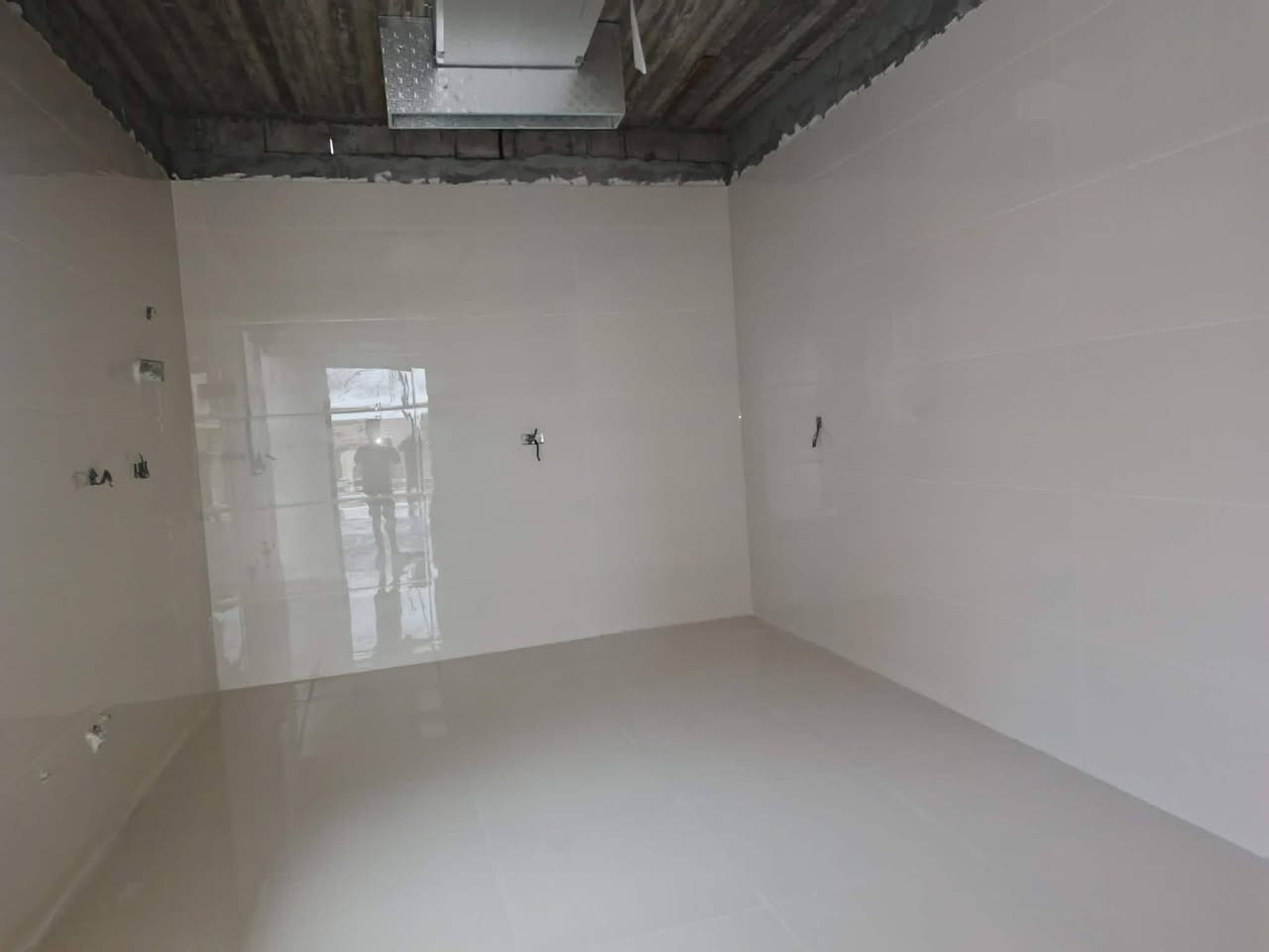 السلام عليكم كادر اخطصاص سراميك بورسلين كاشي كوبنات مرمر واجهات وجميع الديكورات  تسليم مهندس ***********واتساب....***********
