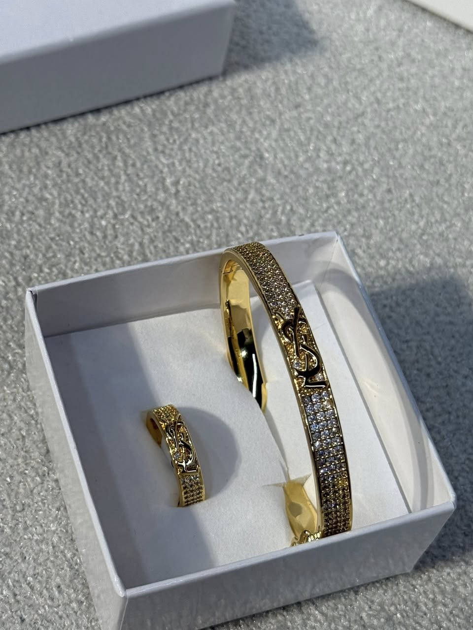 سوار ومحبس ماركة امزون مختم طلاء ذهب
يوجد توصيل كافة محافظات العراق


**إذا كنت صاحب هذا الإعلان وتريد حذفه لأي سبب، رجاءا أرسل رسالة إلى الدعم الفني**