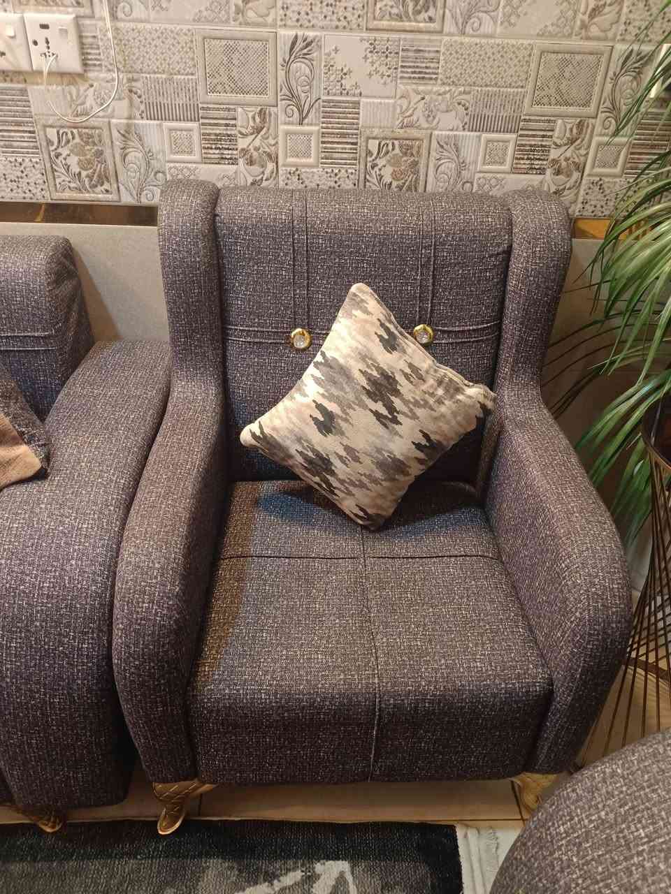 عندي تخم البيع عشره مقعد والسعر 300 والاتصال ***********
