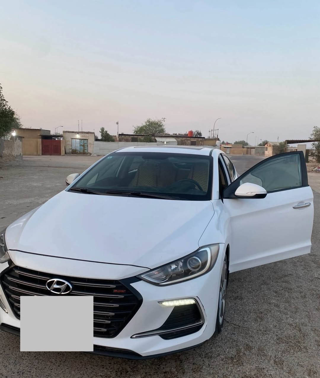 هونداي النترا سوبر موديل 2018 خليجي  رقم بغداد الدولي الجديد باسمي شرط التحويل سنويه الحد الـ29 السياره بيها جاملغ خلفي صفحه العبري وباب ومذكور كلشي بالسونار بالنسبه للسوبر معروفه مواصفاته مكينه 2000 دوش السياره جاهزه من كلشي ماشيه 100 الف ع ايدي مكان السياره البصره الزبير اللي عاجبته وشراي يتواصل وياي ع هذا الرقم *********** 
وهذا متواجد بي الواتساب *********** سعر السياره 140 وبي مجال قليل وعذرا ع الاطاله الزبير, البصرة
