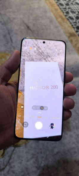 هونر 200 5G ملك التصوير📸 50X نضيف 100٪ مستخدم اسبوع مكفول كامل ملحقات شاحن 100واط معالج سناب دراكن 7جين3 شريحتين اتصال مكان ناصريه مركز *********** سعر 325 ناصرية
