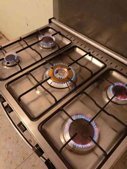 السلام عليكم طباخ فريش نصري نضيف 100/100 وشغال العيون والفرن شرط الفحص سعره مناسب اني مكلفة بلنشر الاتصال بلرقم 
***********
