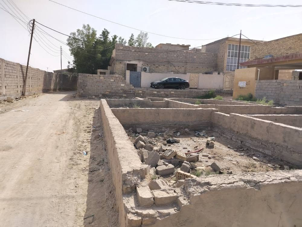 قطعه للبيع كربلاء الحر ٢٦٠متر ركن بستنه سند ٢٥ الفرع مجاور العالم الاماني مرطبات اسكيمو بسمي قريبه على الشارع الحر الرئسي ١٠٠م تصلح حسينيه او سكن مكان هادء كافة الخدمات متوفره ماء كهرباء مجاري *********** تريد نص هم كربلاء, العراق
