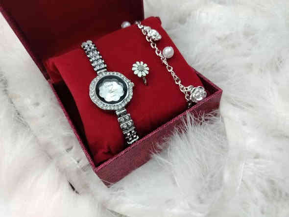 ساعات نسائية طلاء ثابت مميزات وراقيات✅
ازرعلي صدفة بكل درب يمكن اجيك!💜

سعر نار 🔥 القطعه 7 قطعتين 13 الف 

وجميع الالوان والموديلات متوفره 
❤️😍
للحجز مراسلة ✅
‌‎ الفيس بوك 
‌‎واتساب ***********
يوجد توصيل 🚕🚕 

 

داخل الحويش والمناطق المجاوره 

للحجز والاستفسار يرجى 

الاتصال على الارقام 

***********) او مراسلة الصفحه 

العنوان : مكتب سرمد مقابيل سنتر الحويش 1

اهلا وسهلا وكل هلا بيكم زبائن  🌹 🥰 

بأدارة حسوني الطائي
