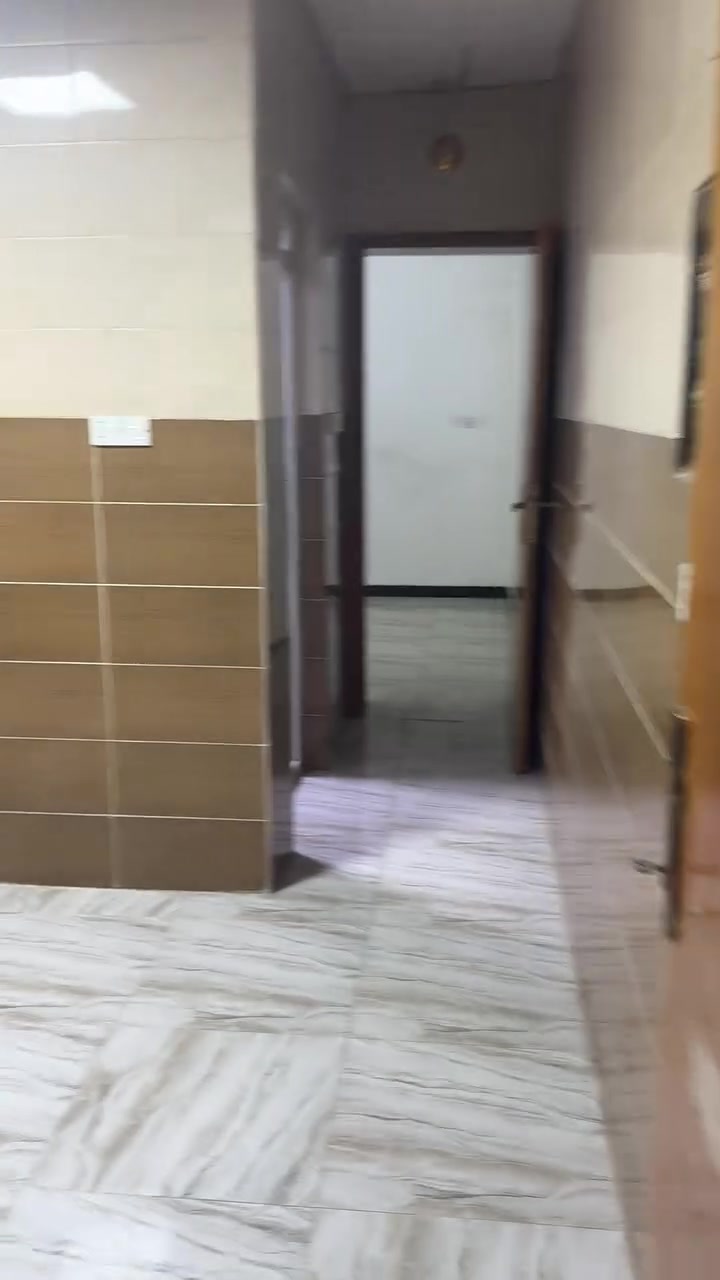 السلام عليكم بيت طابق ثاني للايجار  كفاءات الصحه خلف حسينيه ابو تراب
0772 667 0283
