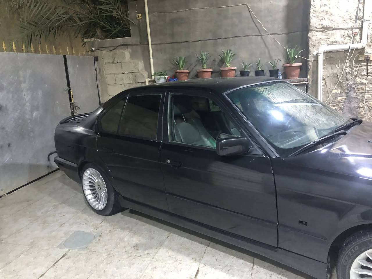 بي ام دبيلو حجم 525محرك مسكر عدل موديل 1992جاهزه من كلشي كهربائيات تخم تاير كير اوتو سلايت شغال اربع جام كهرباء مصبوغه عام للجماليه السياره موجوده بالرمادي *********** هذه الرقم بيه واتساب السعر 55وبيه مجال
