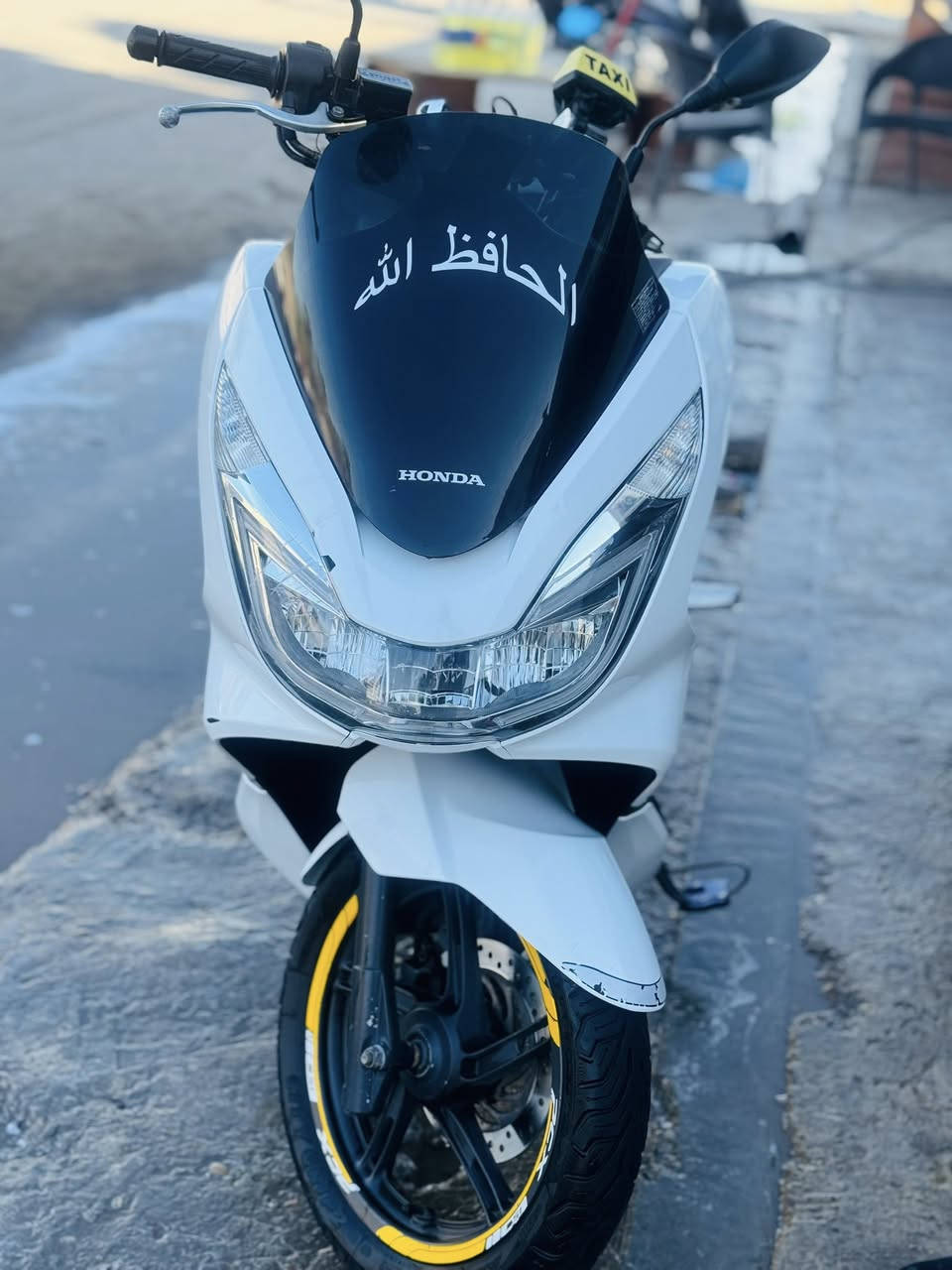 السلام عليكم pcx للبيع رقم وسنويه جاهزه من كلشي دراجه جديده مكاني بغداد الشعب شارع الصحه كفاله عامه 
***********
