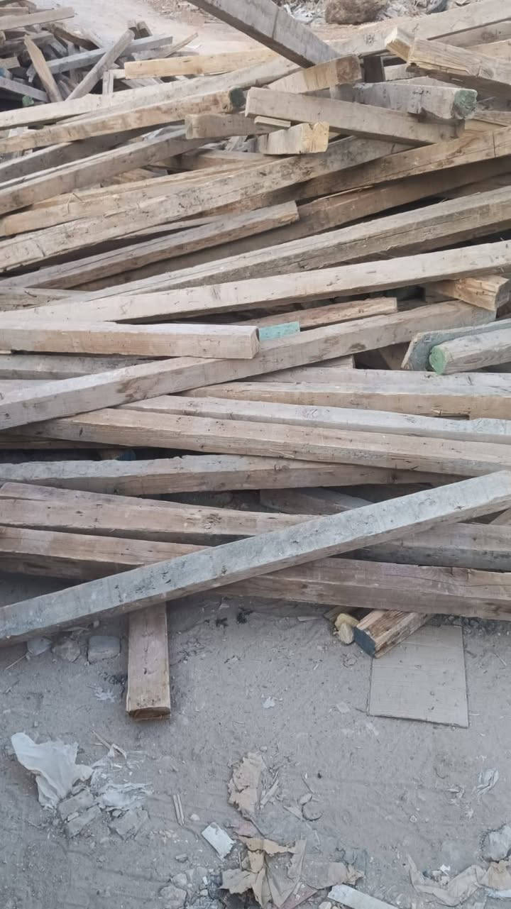 السلام عليكم خشب للبيع سير 4+4 و3-3 و4+2 مخبوط قياسات ***********
