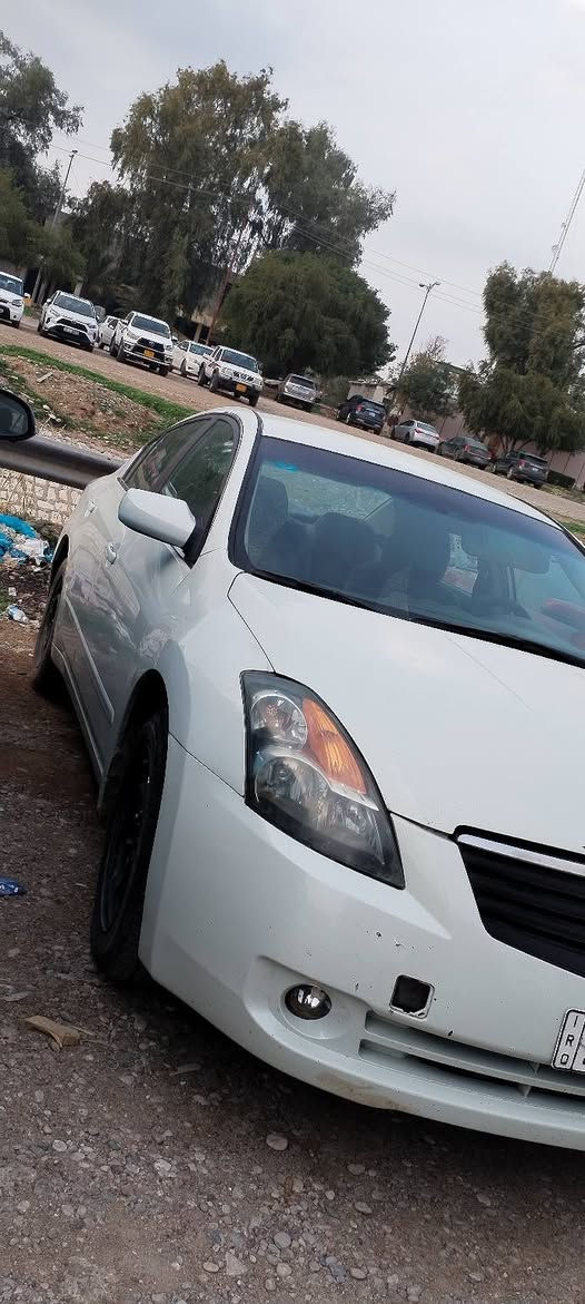 نيسان التيما 2009 امريكي رقم بغداد الجديد سعرها 80 وبيها مجال كير ومحرك وتخم تاير  وصدر جديد كامله بدون نقص ضررها جاملغ خلفي مصبوغه للجماليه ***********
