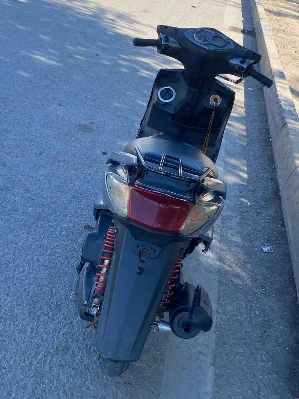 سلاام عليكم دراجه سكنس فحل كابريتر دراجه نضيفه مثل ماوضح بل صوره دراجه نكره بكل وقت سلف وهندر سعر ٦٥٠ وبيهه مجال مكان بغداد البلديات ***********
