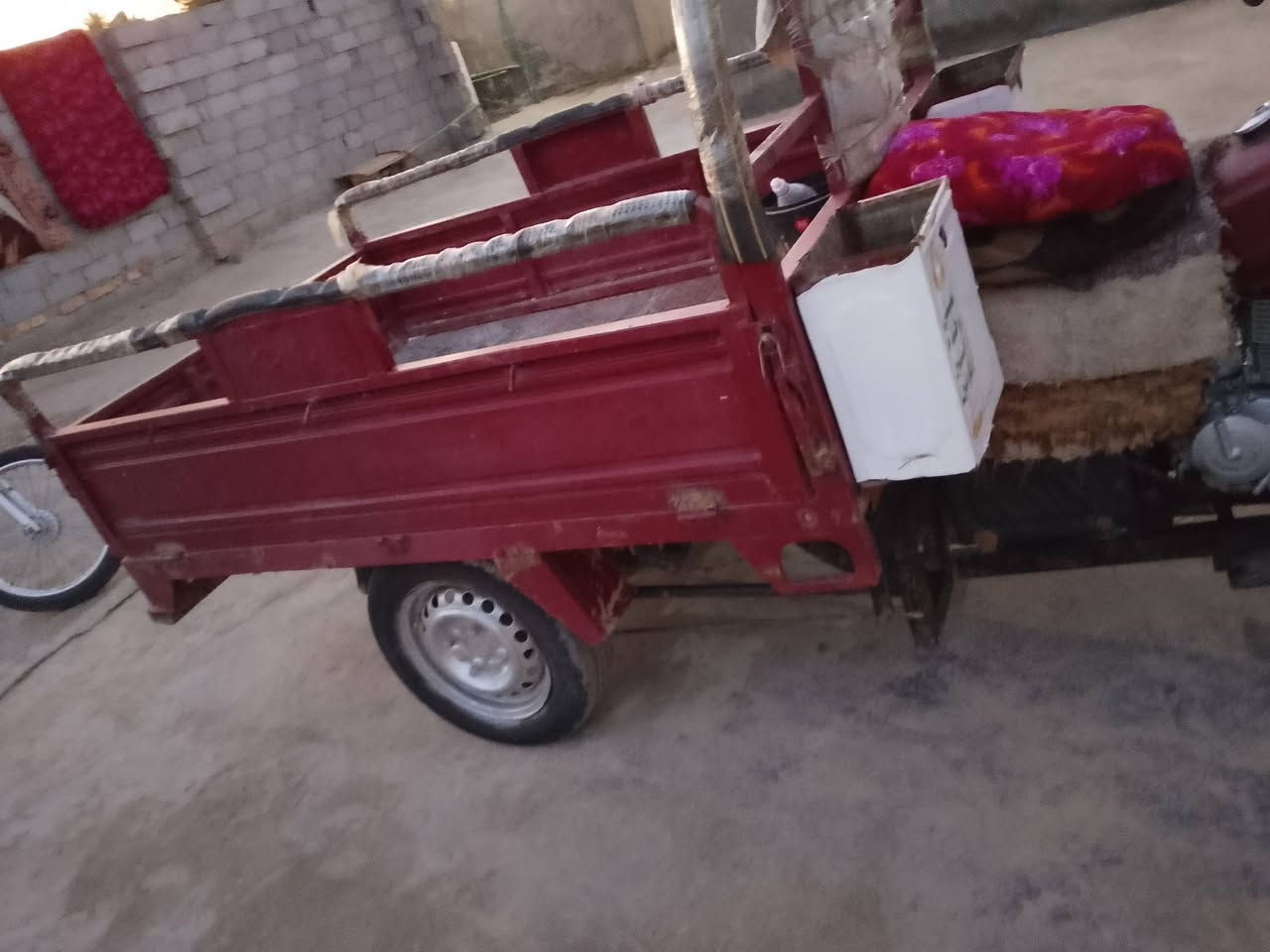 السلام عليكم توته للبيع 2017 مكينه 23 اوراق الساعه 900 ***********
