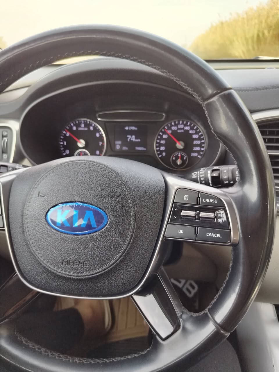 سلام عليكم سورنتو ٢٠ خليجي معروف مواصفاتهه ٦سلندر سابقا مكفول هسه صار بيهه هاي الشخوط موضحه بل صوره وشويه بارد فوك لدواسه يعني واضحه السعر ٢٤٠وبيهه مجال الي ميشتري لا يتعبني وتعبه عجبك اتصل ماعجب اعبر المنشور رقم التليفون ***********ملاحضه السيارة ماشيه ٧٤حقيقي مكاني الطيفيه غير متواجد على الفيس
