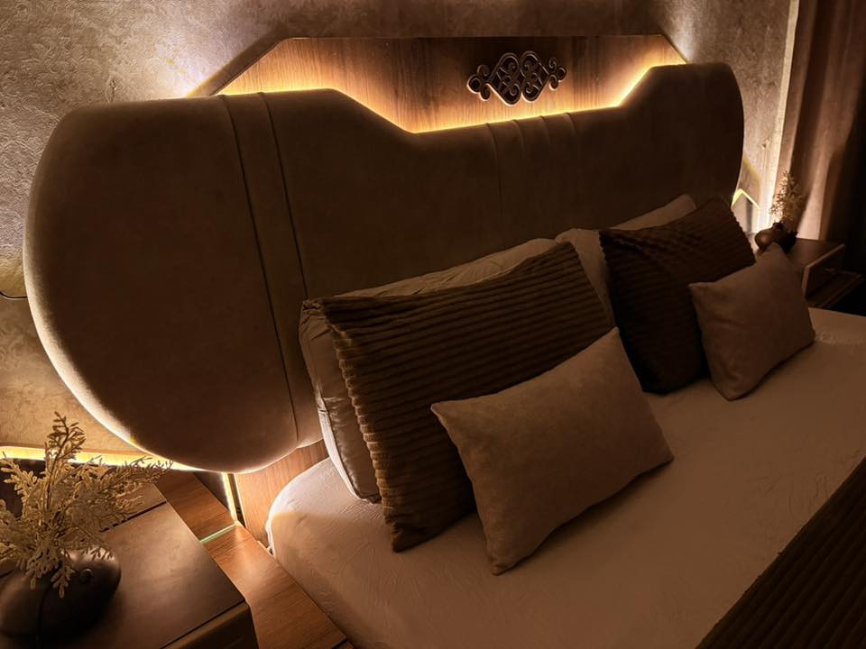 غرفة تركي درجة اولى مابيهه اي ضرر ١٠ قطع سعرهه ٩٠٠ اي أستفسار الاتصال ع رقم ***********
