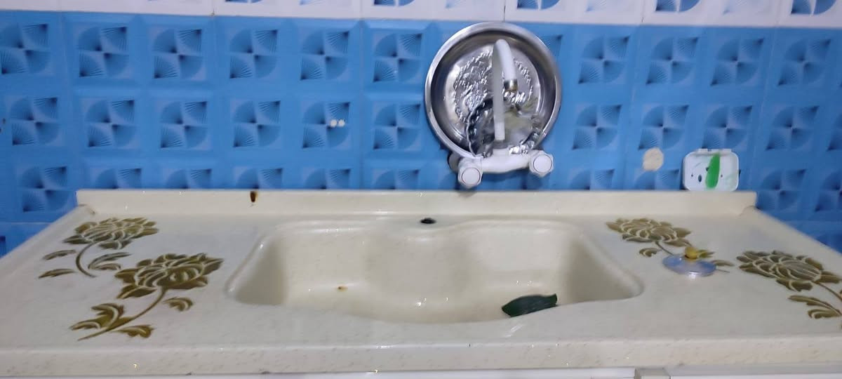 السلام عليكم
كونتر مستعمل نضيف للبيع 
اعنوان القاسم 
السعر ٣٥٠ 
استفسار ***********
