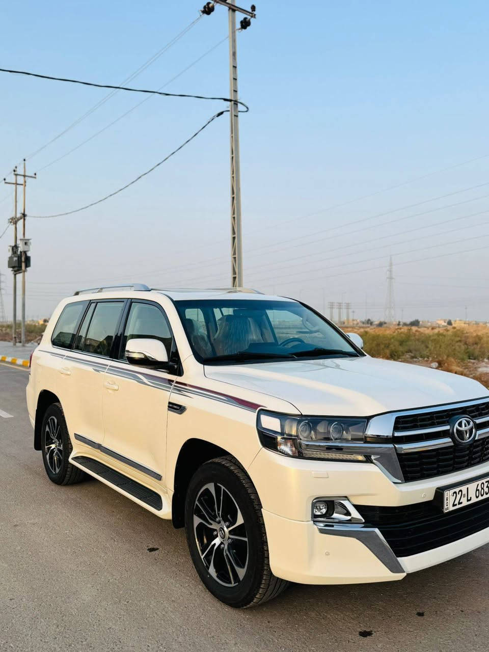 زيـــــــــــرو زيـــــــــــرو لاندكروز GXR 2021 بحراني أصل  (السيارة مخزنه) 14 ألف كم فقط (ممشى حقيقي) الداخل (القرميدي القرميدي القرميدي) 
المحرك:
V6 – 6 سلندر
الحالة:
مكفولة كفالة عامة من الدعامية إلى الدعامية
بدون صبغ
بدون شخط
بدون حالوب
بدون رمل أو حصوة
حتى الدعاميات بدون صبغ
السيارة نظيفة جداً جداً 
التايرات:
تايرات الشركة بلادي 
المواصفات (Grand Touring – فول)

سلايد
ثلاجة
مقاعد تدفئة
مقاعد كهرباء (3 ذاكرة)
حساسات أمامية وخلفية
بصمة تشغيل
8 إيرباك
مرايا شفط
لايتات زينون
صندوق شفط
عداد لكزز
دبل أكسل (4×4)
شحن موبايل
مـــــــــلاحـظـــــــــة////
السيارة مخزنه ومضمومه وتبديلتين دهن فقط (مرتين بس) غير متواجد بالفيس فقط الإتصال على الرقم ***********
