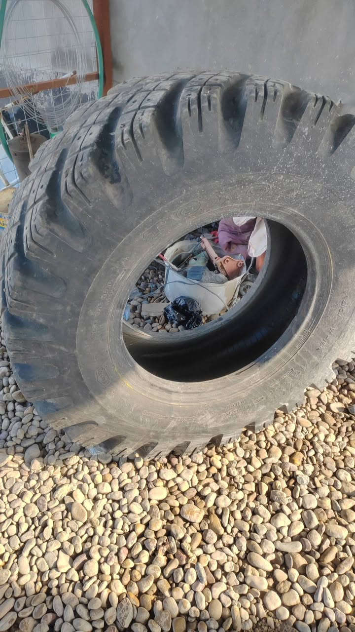 تايرات حجم 17 /5 /25 ياباني مال 70 للبيع ***********
