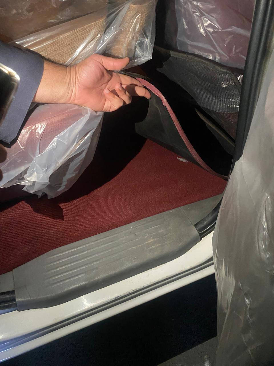 السلام عليكم للبيع بيكم هايلوكس موديل 2011 مكينه كير مكفول كير اوتوماتيك  بيها بس صبغ فقط دعاميه أماميه وباب البدي مكانها بغداد الشعب السعر 175بيها مجال بسيط  واي استفسار الاتصال على الرقم ***********
