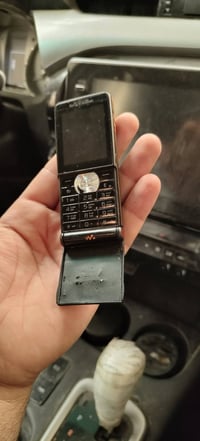 موبايل سوني بيه مشكله غطاء الظهر يفلت  جهاز نظافه ممتازه الشراي يتصل  ...