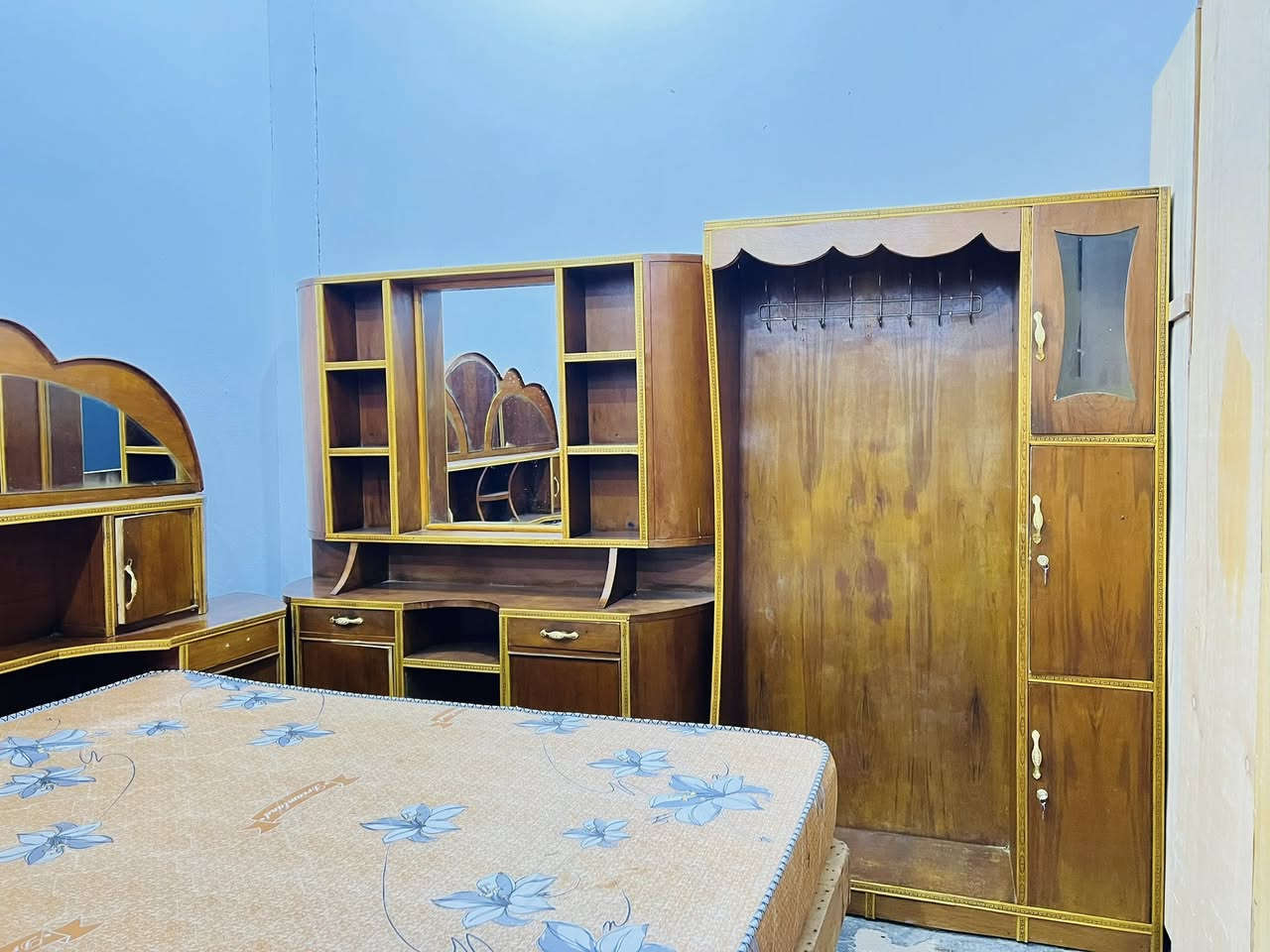 غرفه نوم حطاطه صاج عراقي الاستفسار ع رقم ***********
