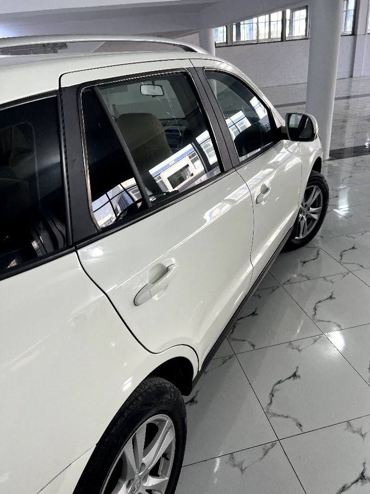 🚘 هونداي سنتافي Hyundai Suntafe 2011

اللون:  أبيض ( white)
✅ الكيلومترات: 300,000 كم قابل للزيادة 
✅ الكير: أوتوماتيك
✅ الوقود: بنزين
✅ نوع الدفع: AWD (دفع رباعي)
🎨 صبغ: 4 قطعة مصبوغة
✅ الحالة: تدشّر زينة، ماكو مشكلة بالمكينة
✅ الشكل الخارجي: نظيف وممسوح زين.
سيارة في معارض دهوك تيرمينال الرقم  55 📍 
*********** واتس اب ديبيس, كركوك
