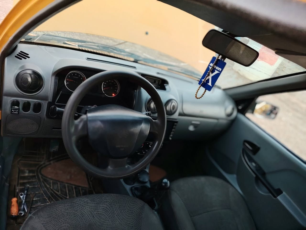 السلام عليكم سايبا موديل 22 مصفره هيئه وغرامات  بسمي سنويه26 مكينه كير خير من الله صدر جديد سياره جاهزه معه غاز  رقم ***********مكان ديوانيه
